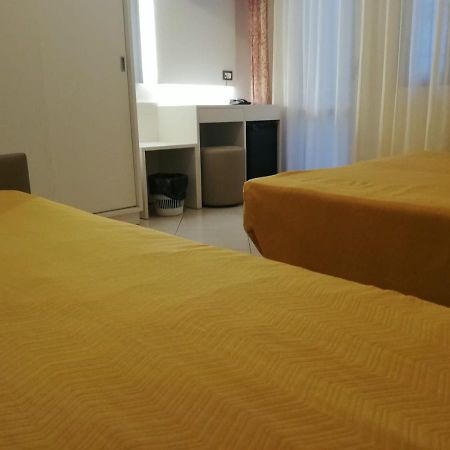 Hotel Metropol Sottomarina Extérieur photo