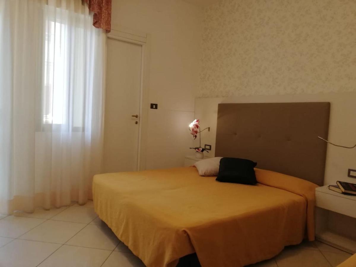 Hotel Metropol Sottomarina Extérieur photo