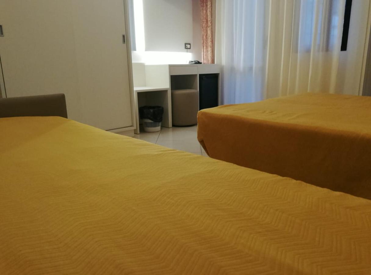 Hotel Metropol Sottomarina Extérieur photo