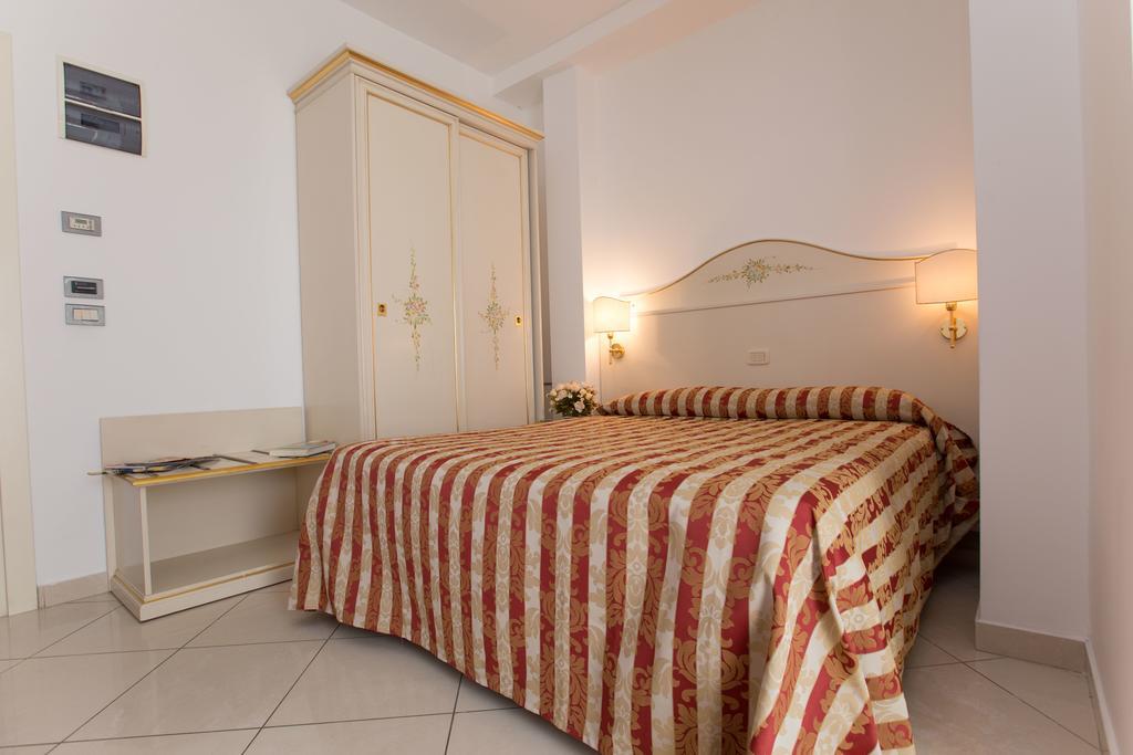 Hotel Metropol Sottomarina Extérieur photo